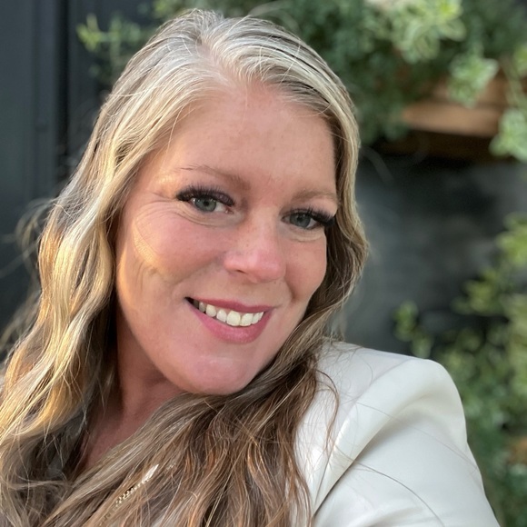 Meet your Posher, Jen - Picture 5 of 6